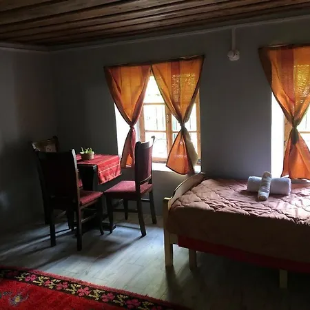 Kujtimi Pensión Theth