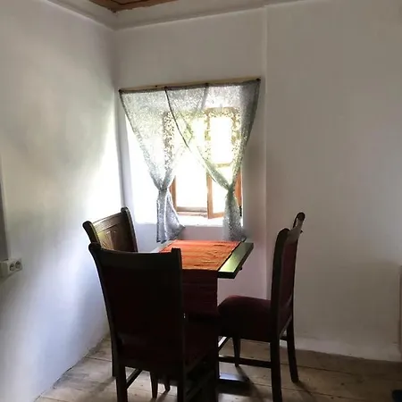 Kujtimi Pensión Theth