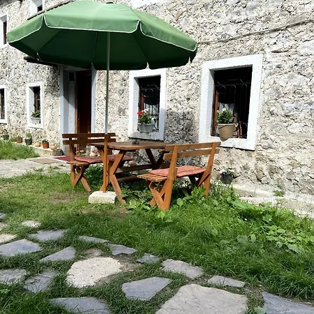 Guest house Kujtimi *
